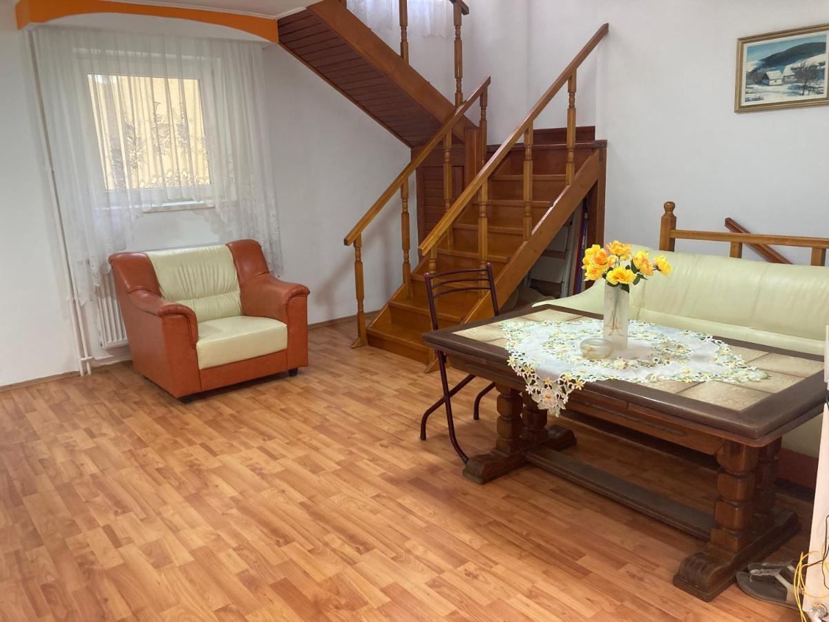 Ultracentral Apartment Near Moscovitz Palace Oradea Exterior foto